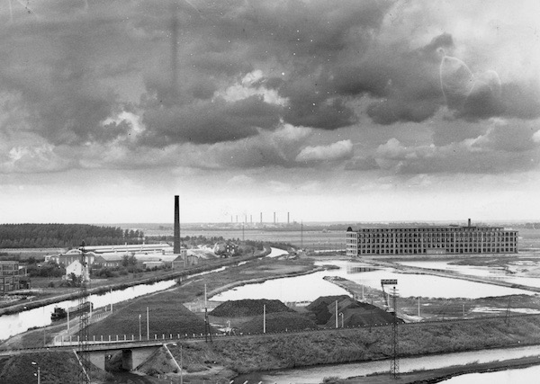 90. 1956 Zicht op kolenhaven