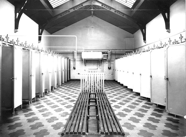 80. 1935 Badzaal