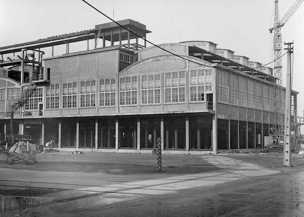 53. 1960-10-14 nieuwe elekrolyse hal