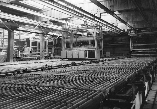 96. 1972 Hal 15-16 Eerste geautomatiseerde zinkhal
